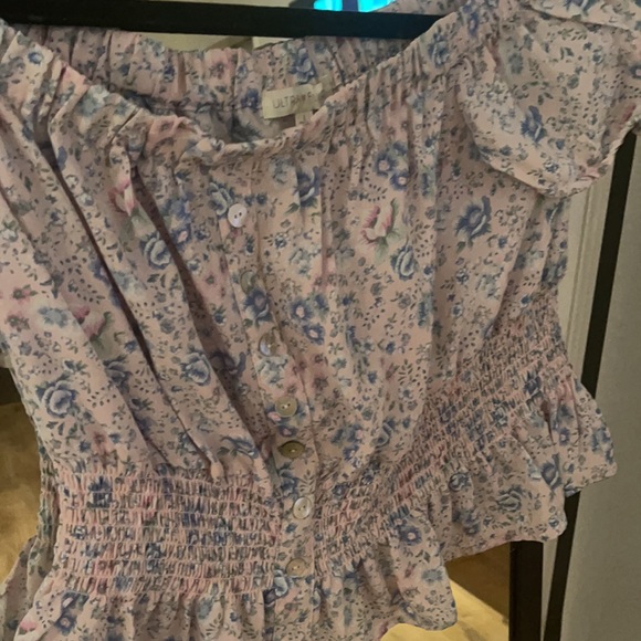 3/$30 🌸 floral top! Never worn - Picture 3 of 4